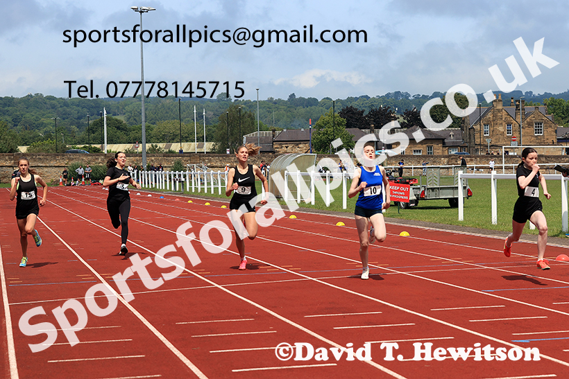 Girls 200 metres, 2025 Northumberland Schools Track and Fields, Wentworth, Hexham. Photo: David T. Hewitson/Sports for All Pics